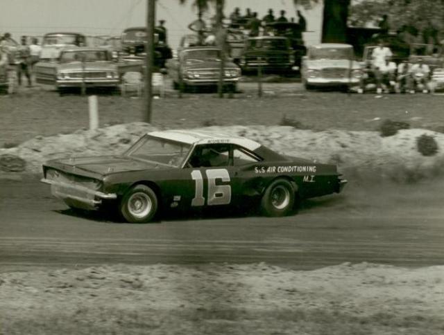 Robbie Ashton backs her in (Don Bok photo from the Allison collection)