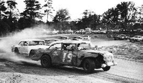 Bob Whitaker leads the pack (Fred Coxen collection)