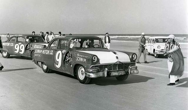 Joe Weatherly and Curtis Turner get set to qualify for the 1956 GN race...