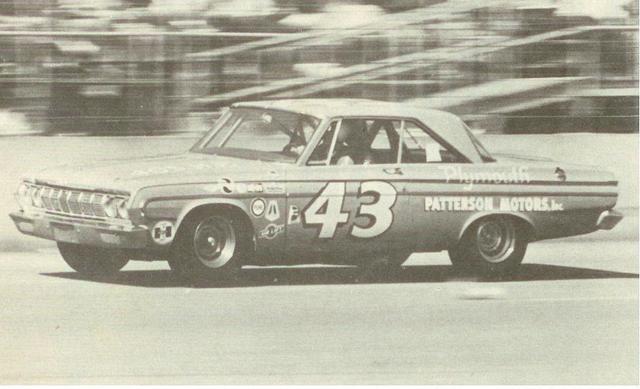 Richard Petty on his way to winning his first Daytona 500 in 1964...