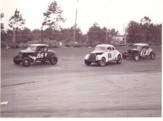 Jacksonville+Speedway+1957+-+Piggy+Bennett+leading+Weldon+Adams+and+Larry+Flynn___.jpg